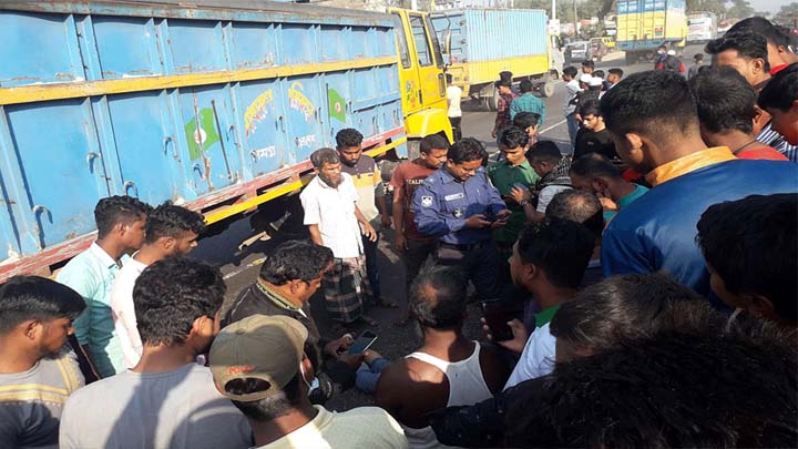 ট্রাক চাপায় এক মোটরসাইকেল আরোহী নিহত